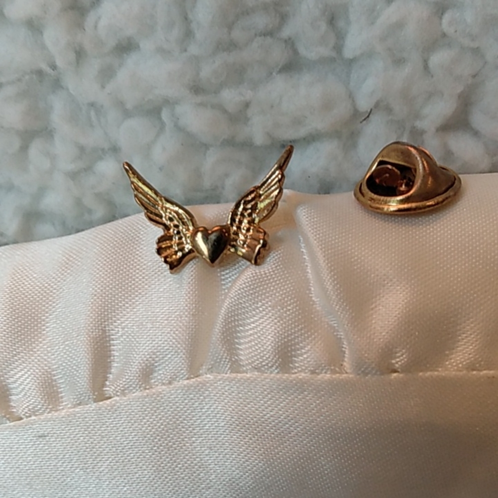Gold tone pin wings and heart